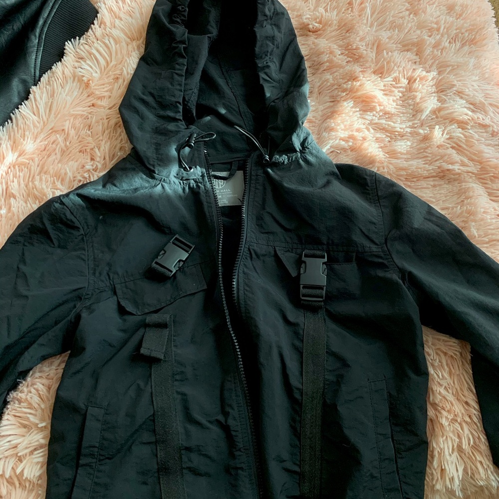 Women’s Utility Windbreaker